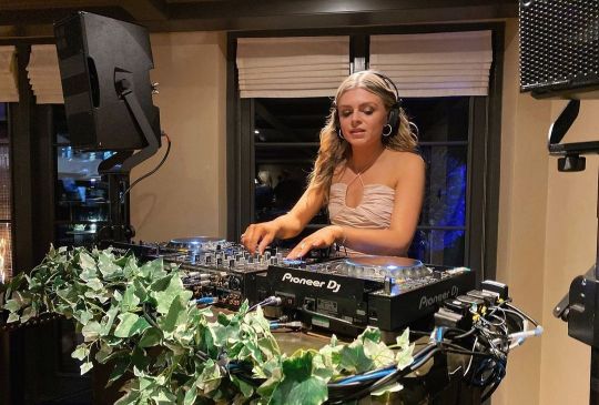 Add More Colors to Your Festive Celebration with Festival DJs